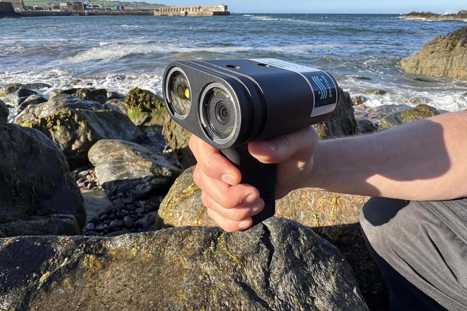 TRiOCam-IPD subsea camera with integrated light
